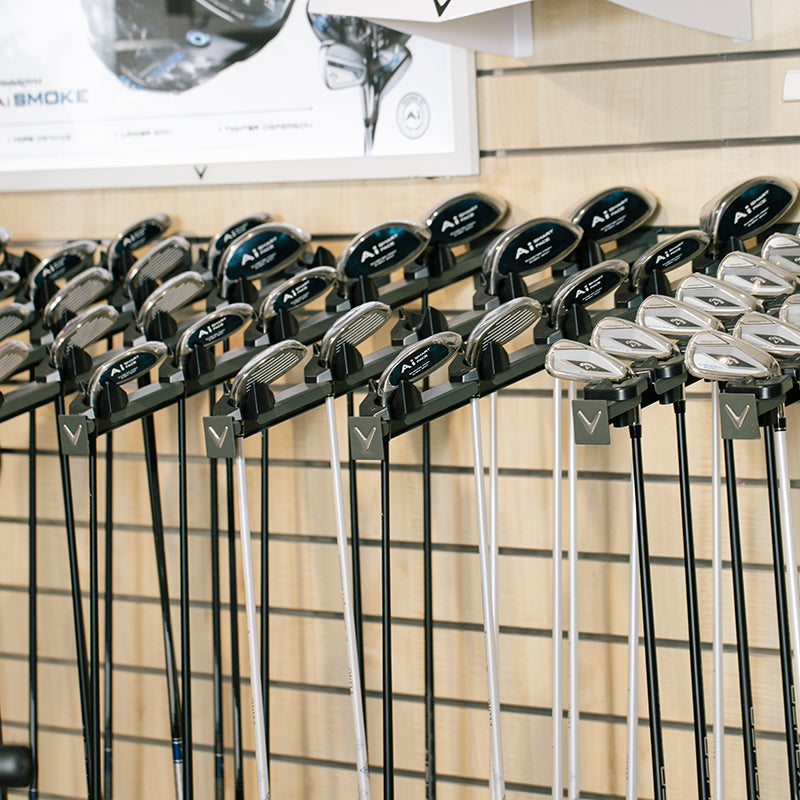 Golfschläger im Laden 
