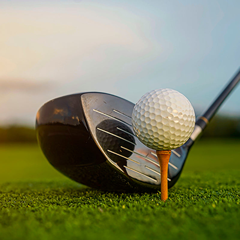 Golfschläger mit Ball